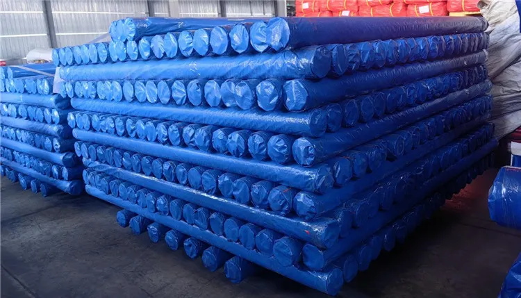 Tarpaulin Gulung biru yaiku kanggo perlindungan sing awet.
